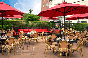 la fine montauk patio space